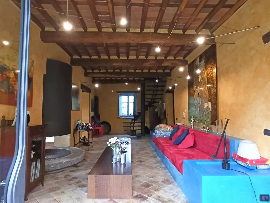 Immagine 9 di Rustico / casale in vendita  a Capannori