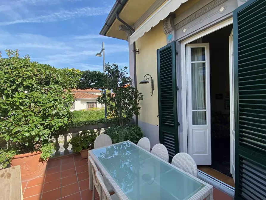 Immagine 25 di Appartamento in vendita  a Lucca