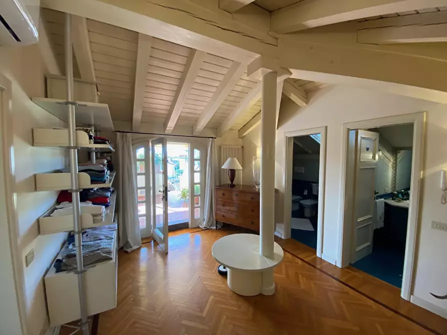 Immagine 22 di Appartamento in vendita  a Lucca