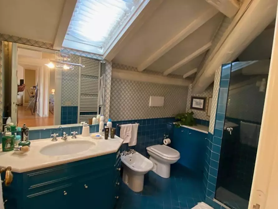 Immagine 21 di Appartamento in vendita  a Lucca