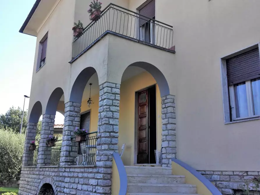 Immagine 2 di Villa in vendita  a Lucca