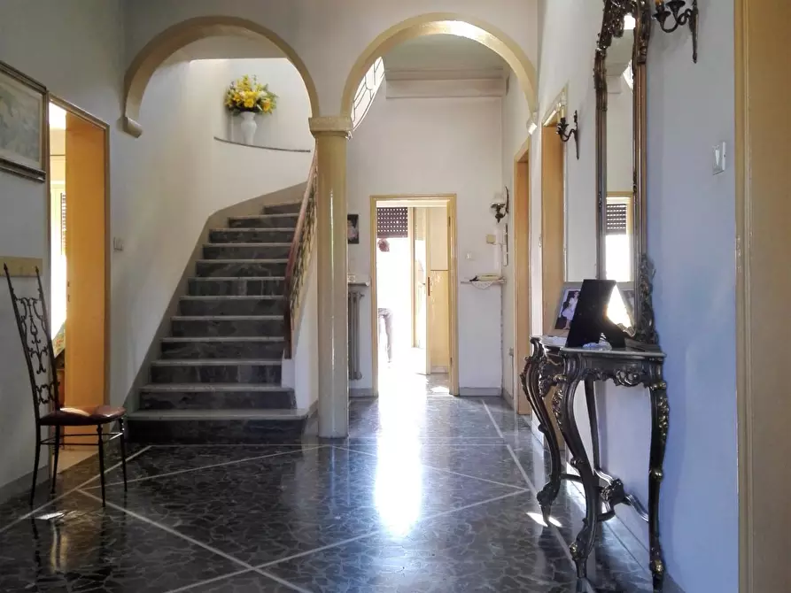 Immagine 17 di Villa in vendita  a Lucca