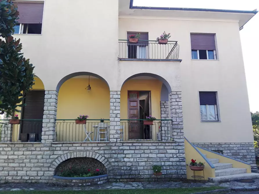 Immagine 3 di Villa in vendita  a Lucca