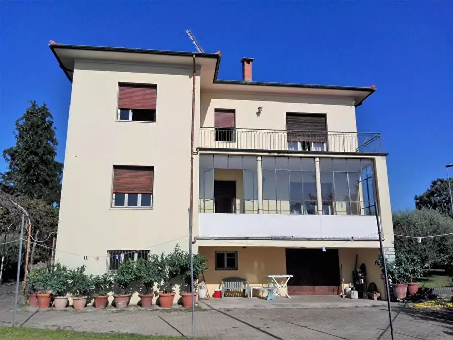Immagine 5 di Villa in vendita  a Lucca