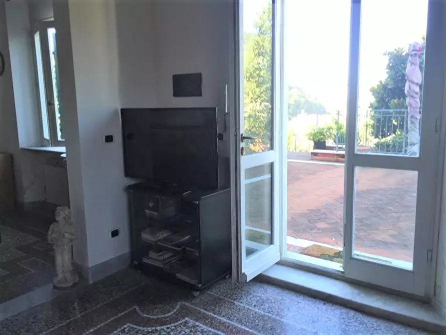 Immagine 2 di Porzione di casa in vendita  a Carrara