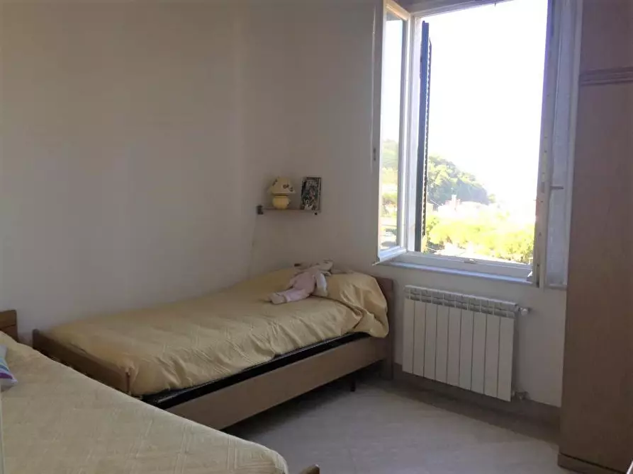 Immagine 4 di Porzione di casa in vendita  a Carrara