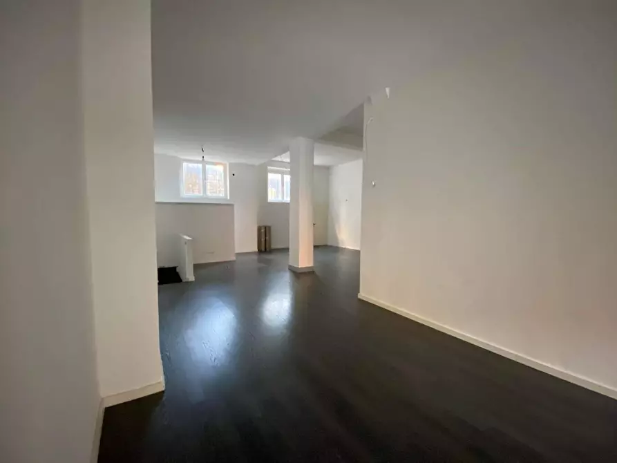 Immagine 4 di Locale commerciale in affitto  a Carrara