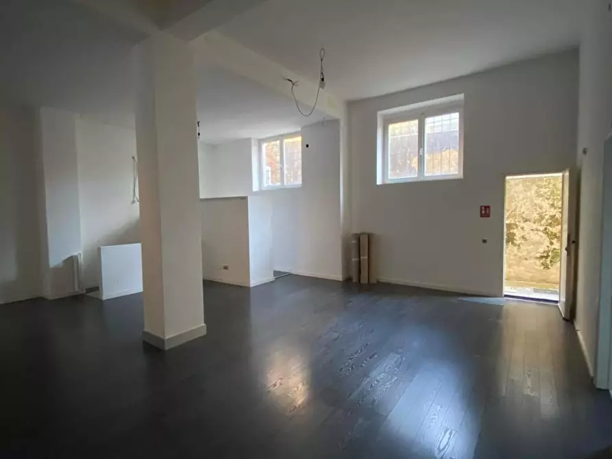 Immagine 3 di Locale commerciale in affitto  a Carrara