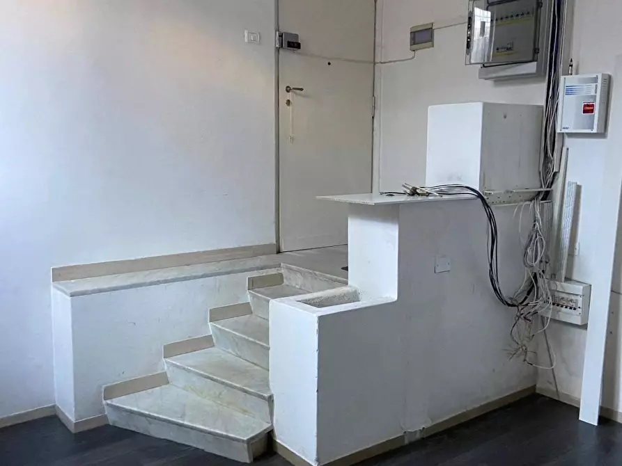 Immagine 5 di Locale commerciale in affitto  a Carrara
