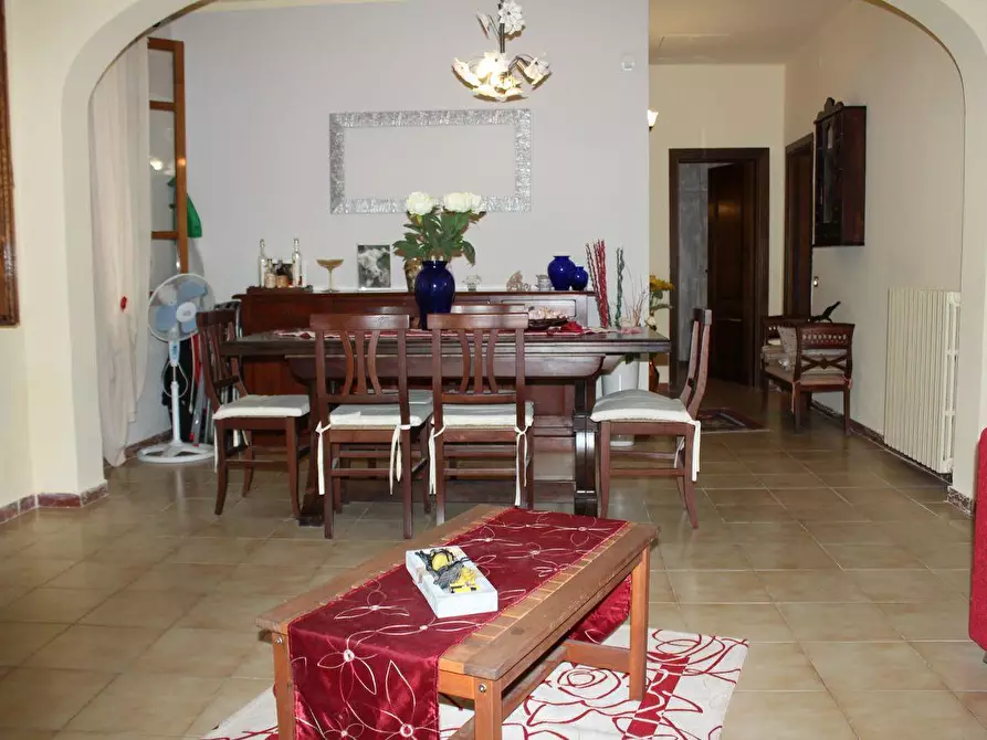 Immagine 2 di Casa bifamiliare in vendita  a Massa