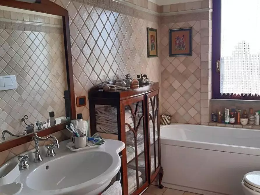 Immagine 14 di Casa trifamiliare in vendita  a Montignoso