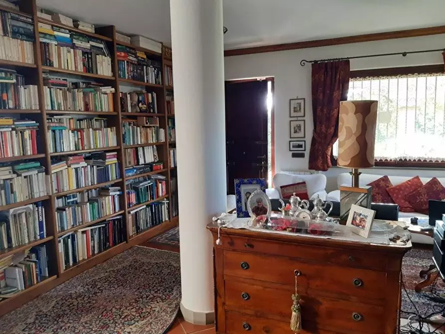 Immagine 9 di Casa trifamiliare in vendita  a Montignoso