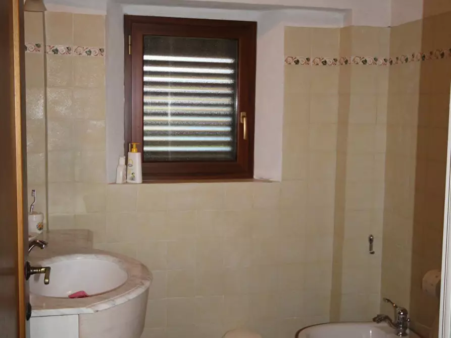 Immagine 12 di Casa colonica in vendita  a Montalcino