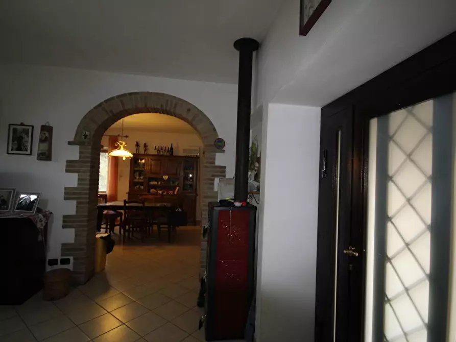 Immagine 8 di Casa colonica in vendita  a Montalcino