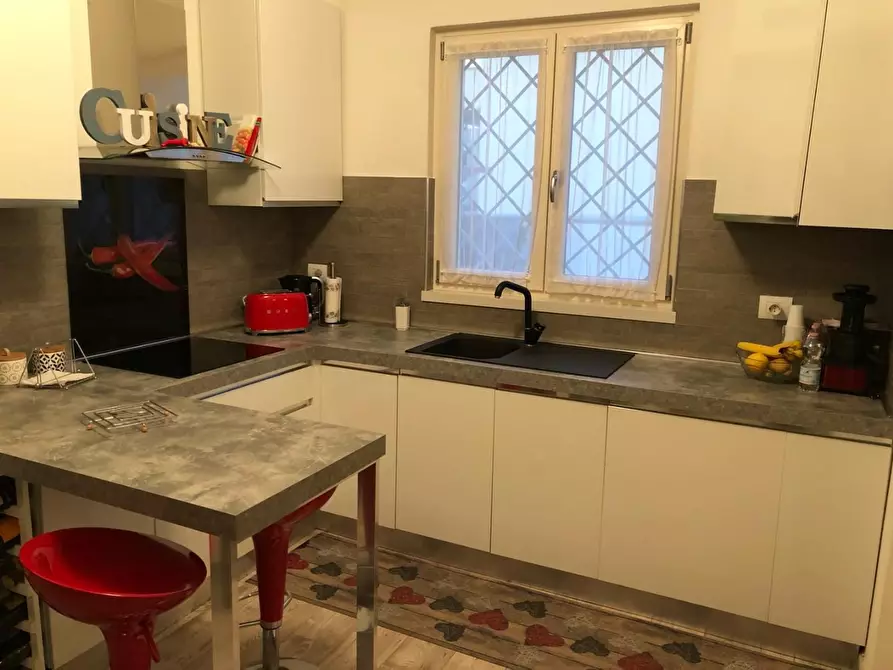 Immagine 18 di Villa in vendita  a Massa