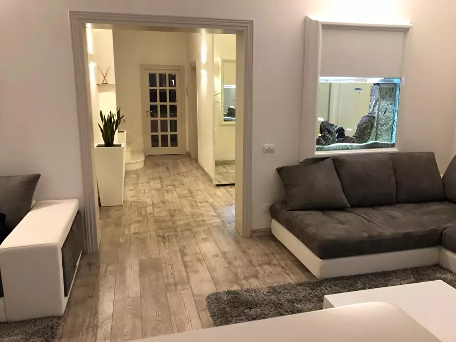 Immagine 5 di Villa in vendita  a Massa