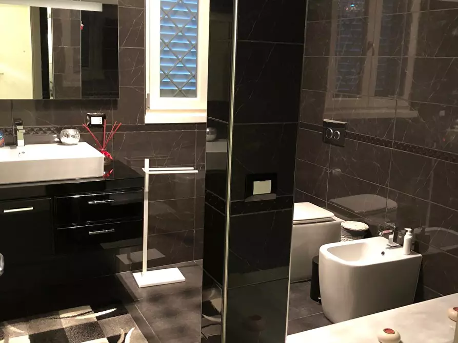 Immagine 30 di Villa in vendita  a Massa