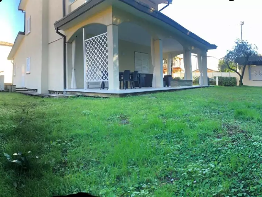 Immagine 16 di Villa in vendita  a Massa