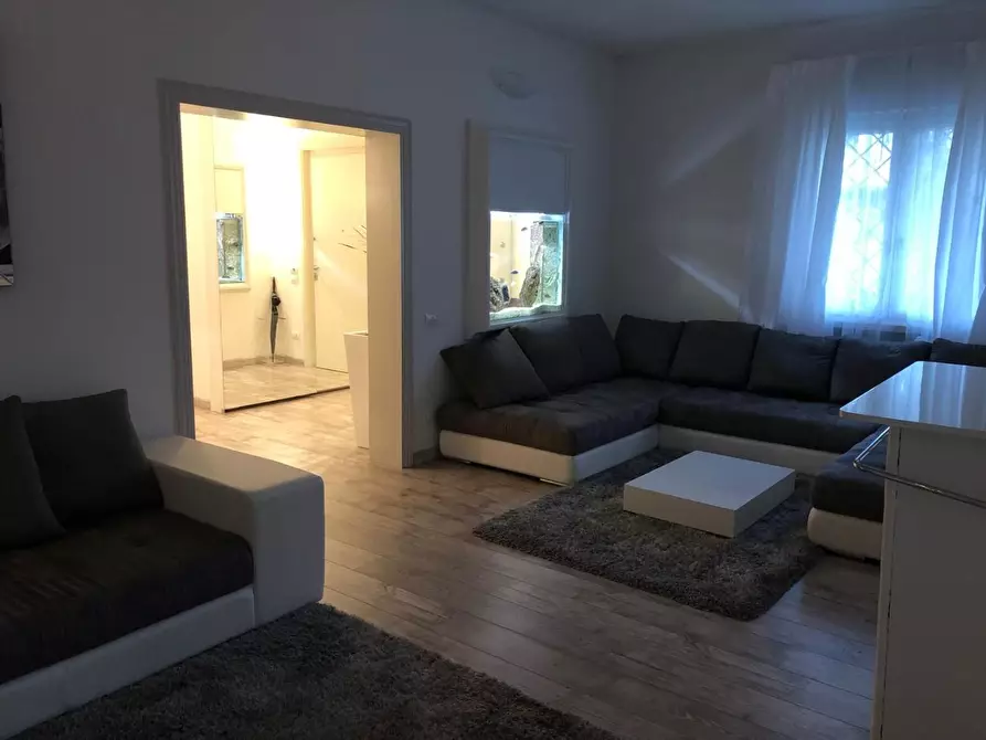 Immagine 8 di Villa in vendita  a Massa