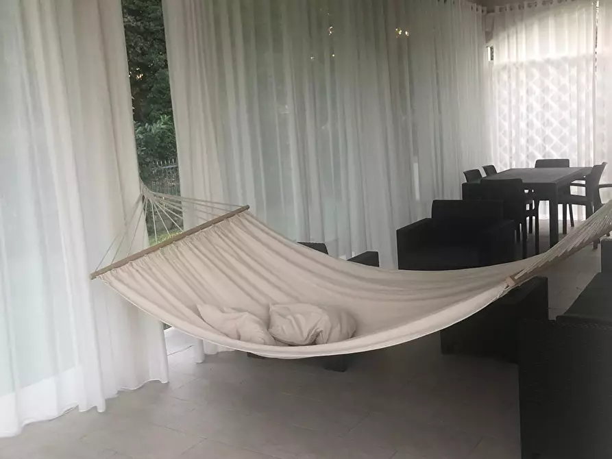 Immagine 9 di Villa in vendita  a Massa