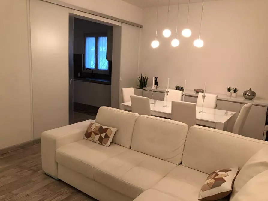 Immagine 22 di Villa in vendita  a Massa