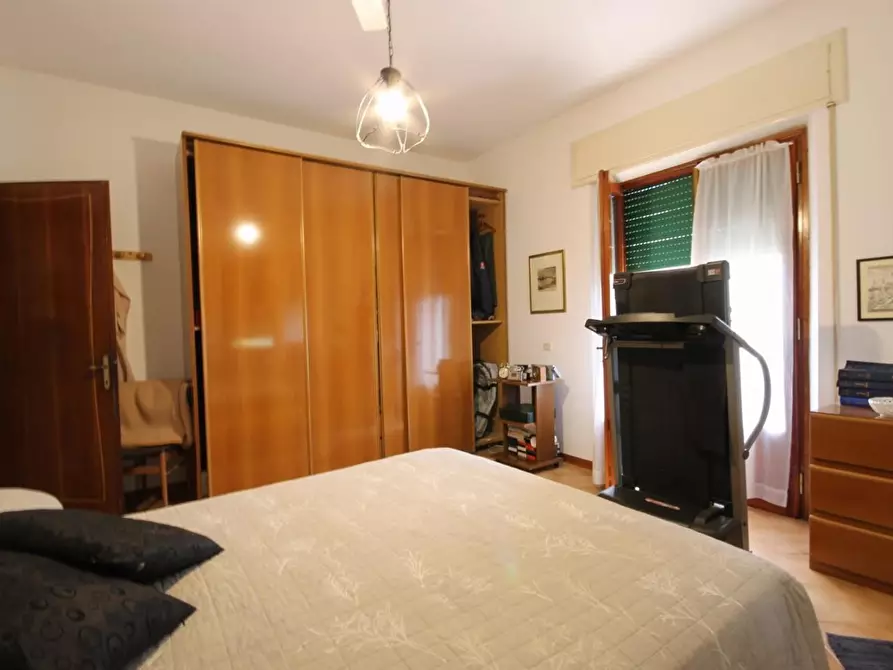 Immagine 17 di Villa in vendita  a Lucca