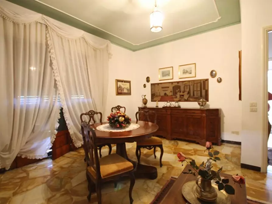 Immagine 9 di Villa in vendita  a Lucca