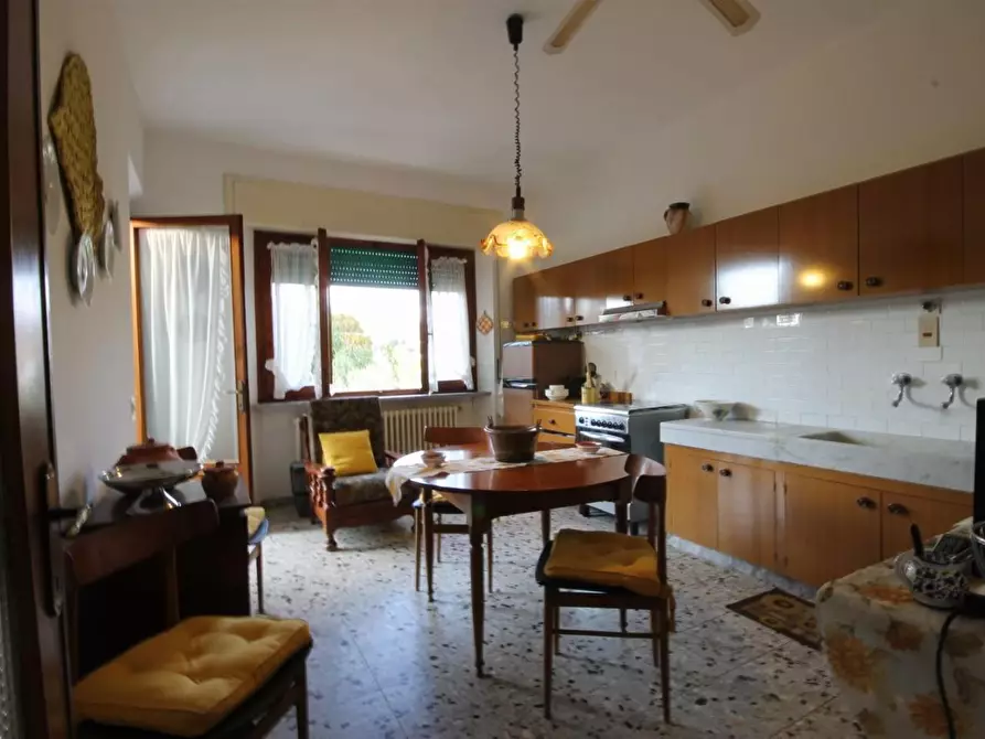 Immagine 11 di Villa in vendita  a Lucca