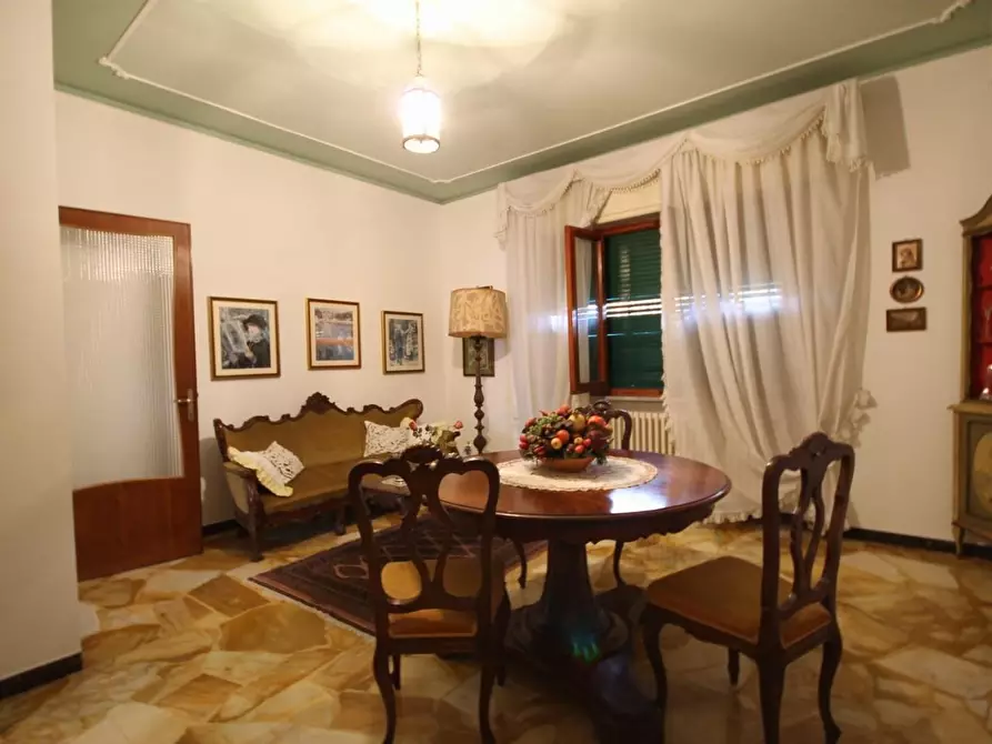 Immagine 10 di Villa in vendita  a Lucca