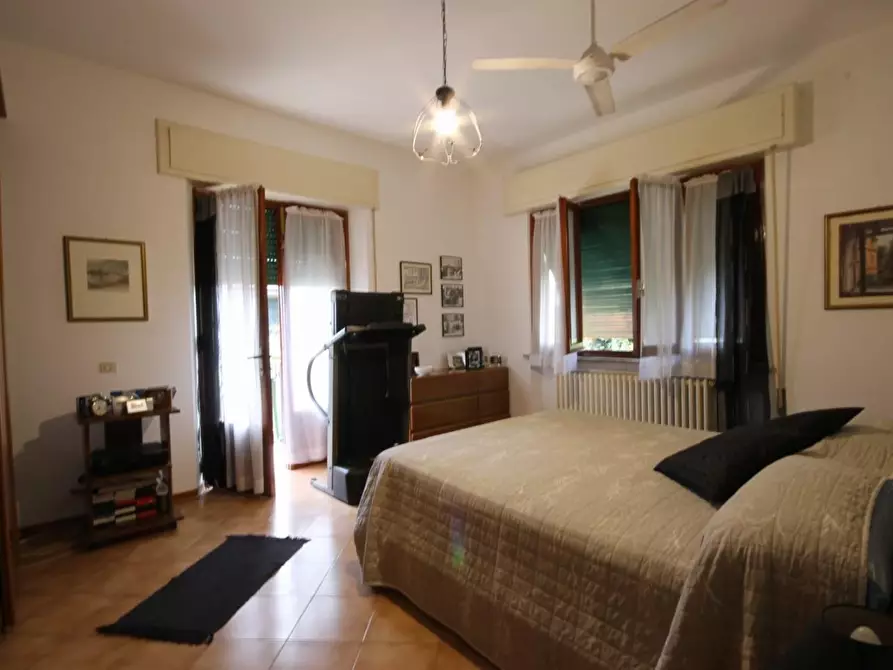 Immagine 16 di Villa in vendita  a Lucca