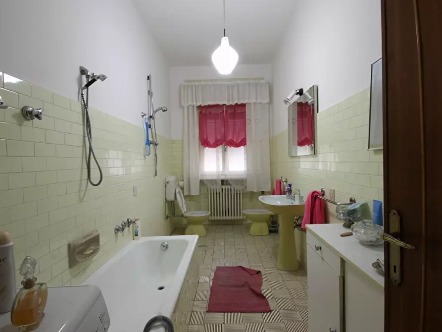 Immagine 19 di Villa in vendita  a Lucca