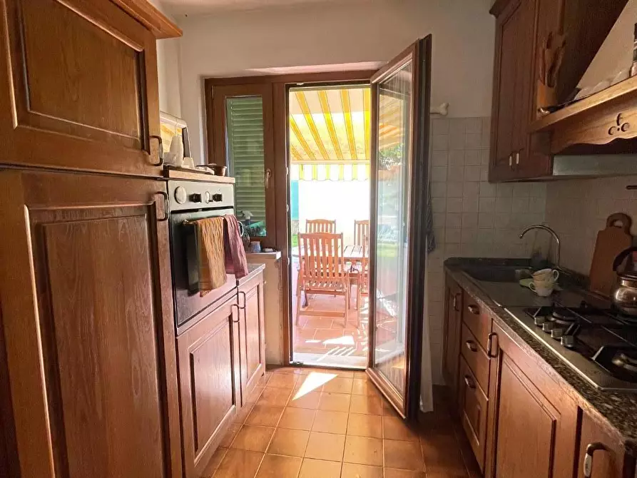 Immagine 11 di Casa indipendente in vendita  a Massa