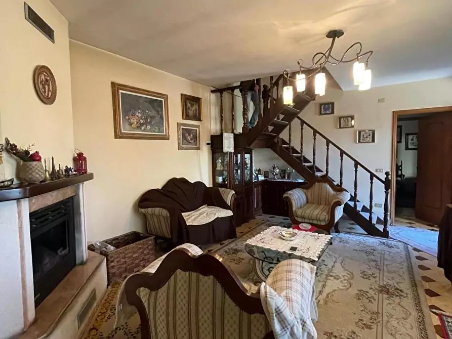 Immagine 10 di Casa indipendente in vendita  a Massa