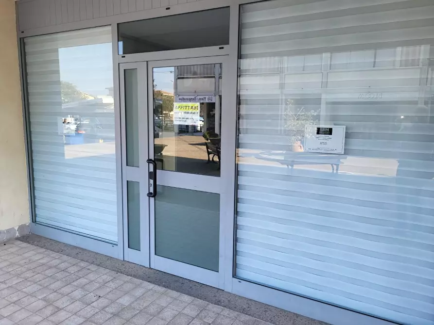 Immagine 5 di Negozio in affitto  a Signa