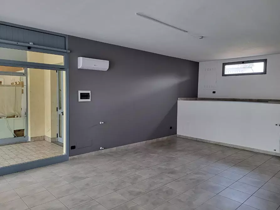 Immagine 6 di Negozio in affitto  a Signa