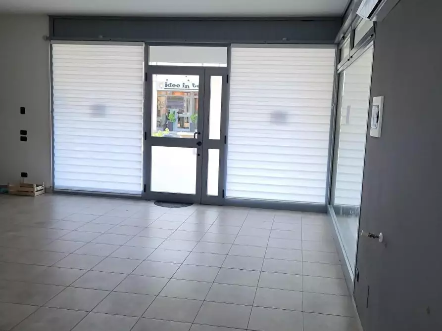 Immagine 8 di Negozio in affitto  a Signa
