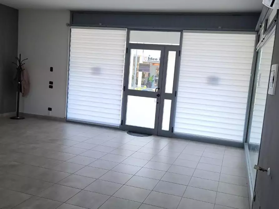 Immagine 9 di Negozio in affitto  a Signa