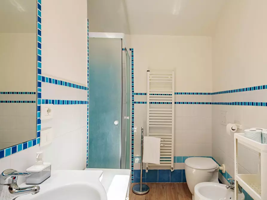 Immagine 13 di Palazzo in vendita  a Cascina