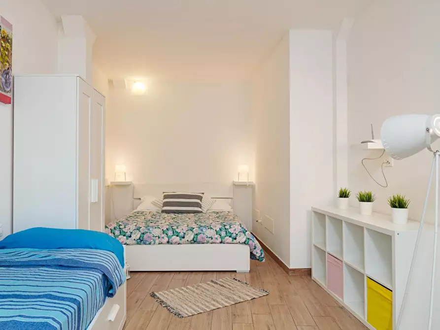 Immagine 6 di Palazzo in vendita  a Cascina