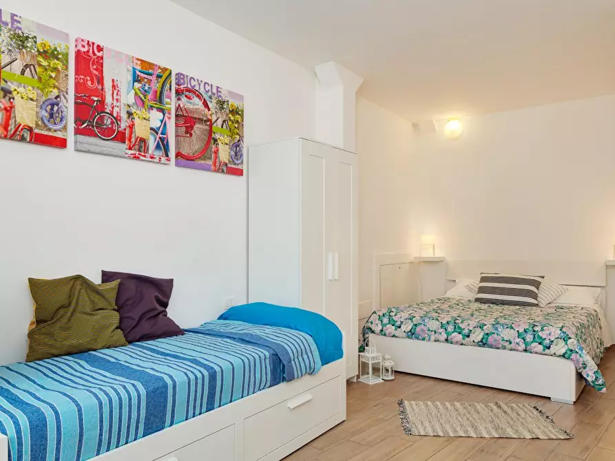 Immagine 5 di Palazzo in vendita  a Cascina