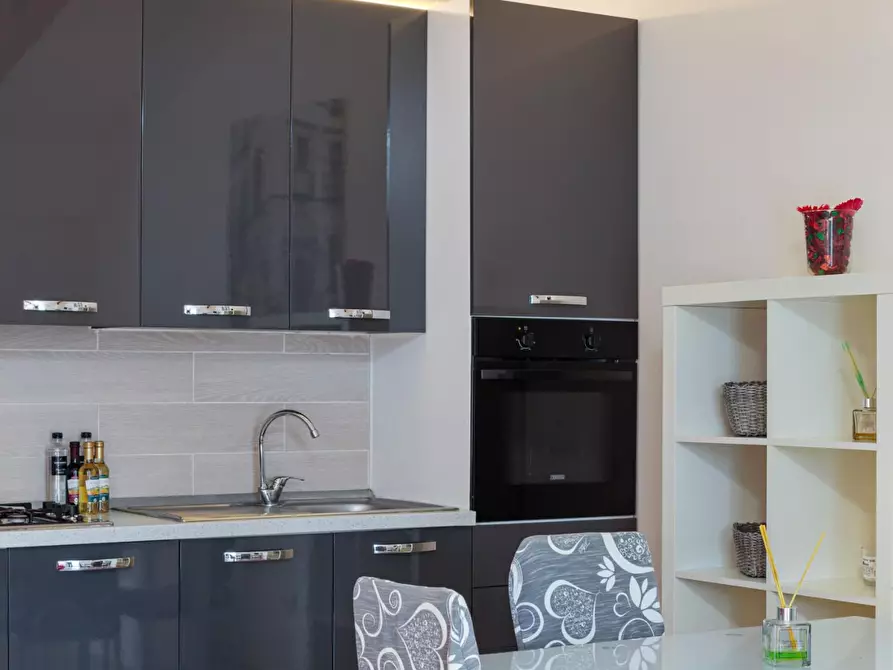 Immagine 11 di Palazzo in vendita  a Cascina