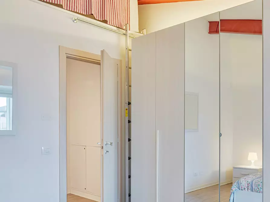 Immagine 7 di Palazzo in vendita  a Cascina