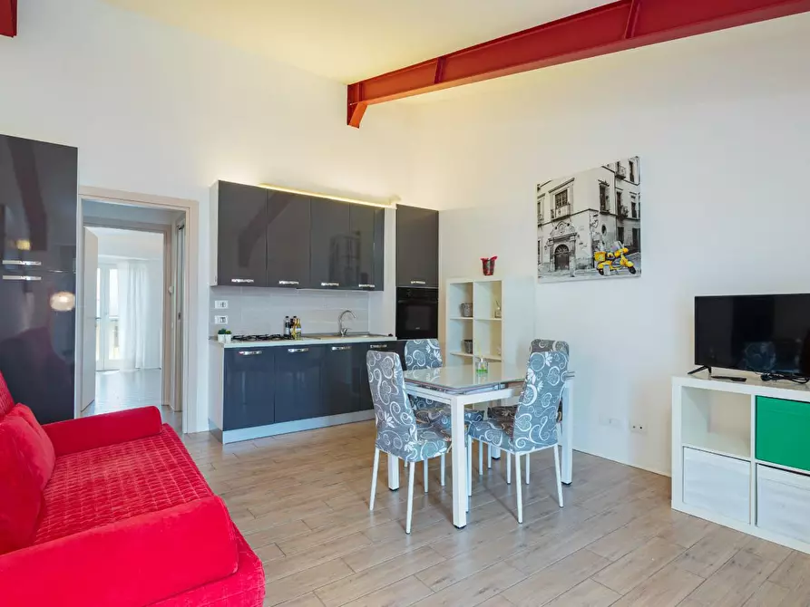 Immagine 10 di Palazzo in vendita  a Cascina