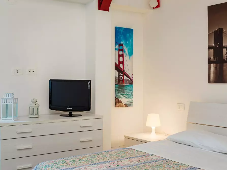 Immagine 1 di Palazzo in vendita  a Cascina