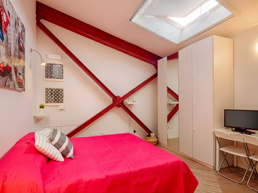 Immagine 9 di Palazzo in vendita  a Cascina