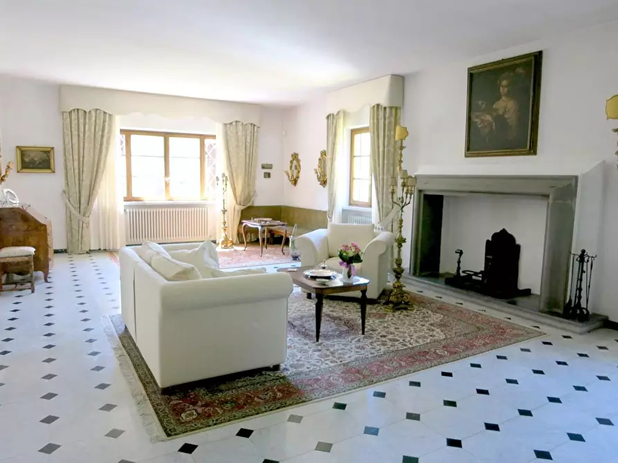 Immagine 6 di Villa in vendita  a Camaiore