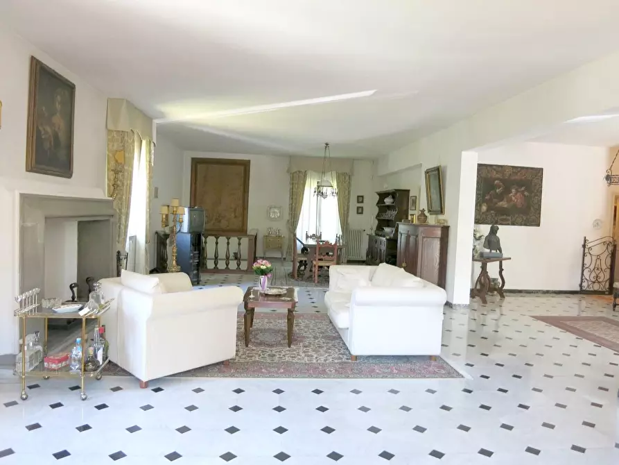 Immagine 7 di Villa in vendita  a Camaiore