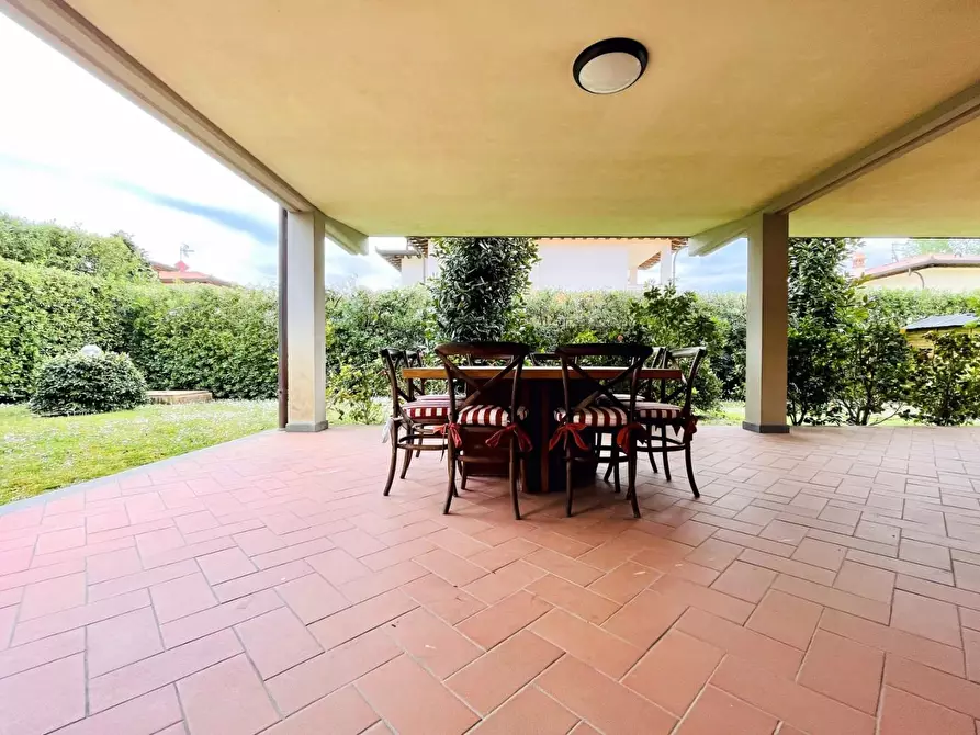 Immagine 14 di Casa indipendente in vendita  a Forte Dei Marmi
