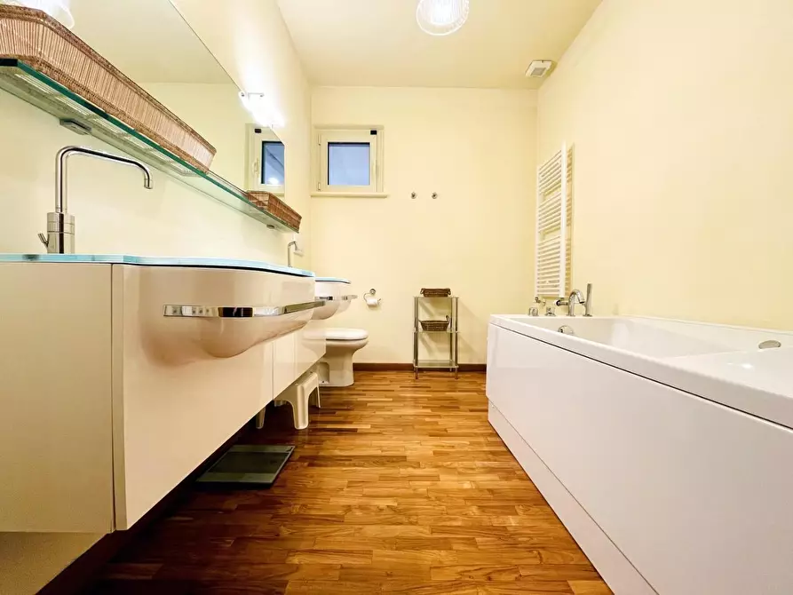 Immagine 22 di Casa indipendente in vendita  a Forte Dei Marmi