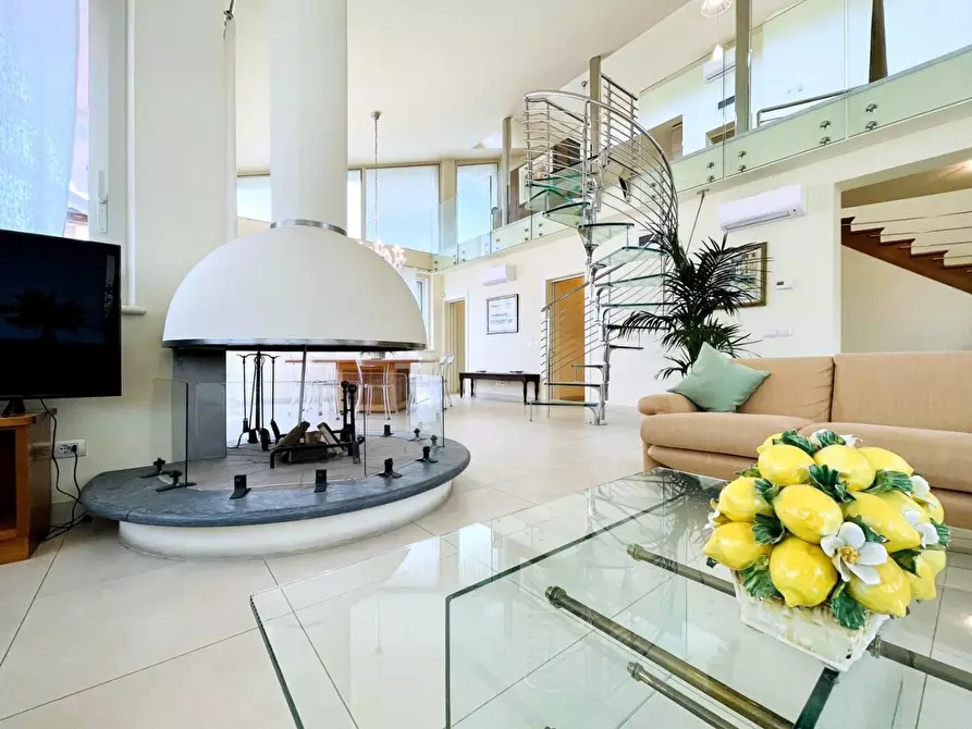 Immagine 6 di Casa indipendente in vendita  a Forte Dei Marmi